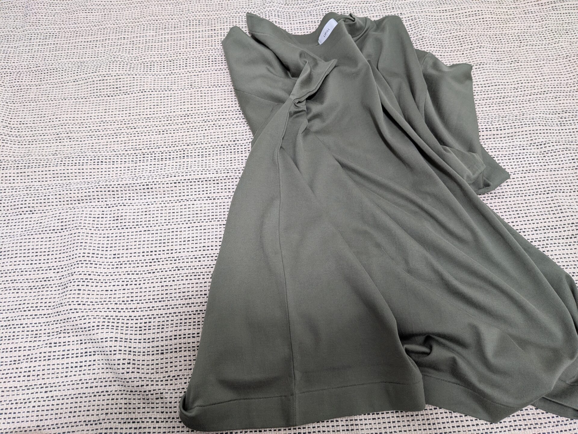 COTTONY® TEEを横からみた画像-