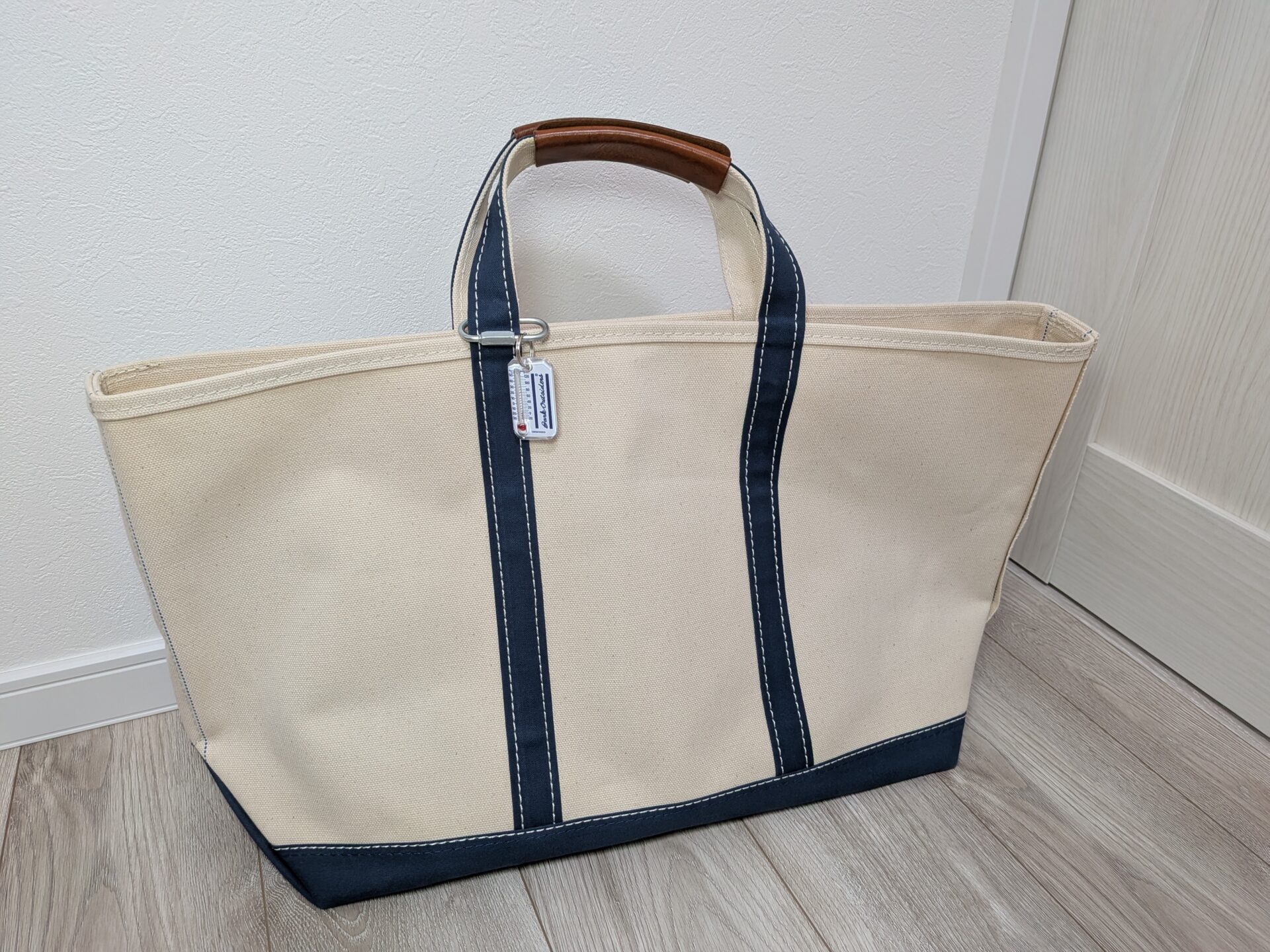 BLUE LINES TOTE 80'sの斜めからの画像